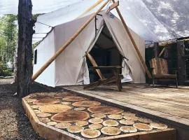 Pet-Friendly Safari Tent in Forks, near The Butchart Gardens, Perfect for a Weekend to Disconnect