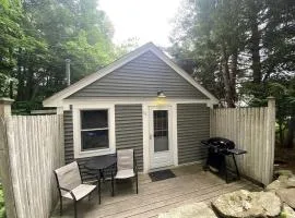 Cozy Cottage with Private Patio & Modern Amenities near Camden, Maine