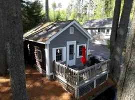 Cozy Cottage with Private Deck near West Penobscot Bay, Maine