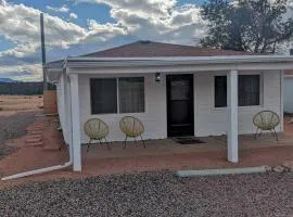 Peaceful Cozy Cottage with Large Patio and Grill for an Unforgettable Family Escape in Canon City, Colorado