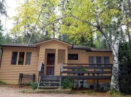 Secluded Creekside Cabin with Screened Porch Near the Marina in Babbitt, Minnesota