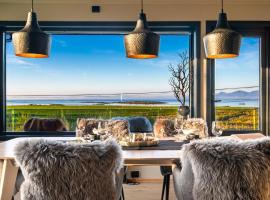 Villa Walter Lofoten with SAUNA، فندق في Kvalnes