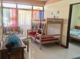 Larosa Hostel Puerto Princesa, Hotel in Tiniguiban