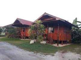 HOMHUG RESORT, hotel i Ban Yuan