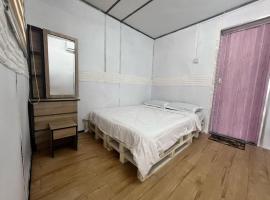 Capital O 91152 Jerot Dusun Campsite – hotel w mieście Kampong Bukit Tumboh