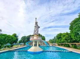 Libertyland Waterpark Resort