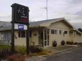45 on Avenal Motel