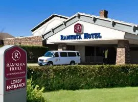Bismarck Hotel and Conference Center