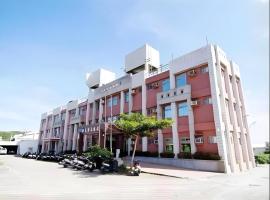 TS Hotel, готель у місті Nan-liao-ts'un