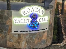French Harbor में, होटल Roatan Yacht Club