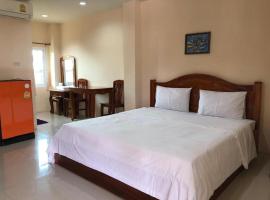 RACHAPHRUKRESORTLOPBURI, hotel in Ban Sa Maklua