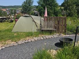 Camping im Igluzelt im Privatgarten mit warmer Lutzmatratze und Komfort Schlüchtern Main-Kinzig, готель у місті Шлюхтерн