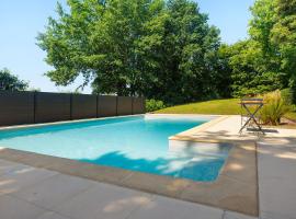 Gite Les Tournesols - Avec Piscine, hotell i Sérignac-Péboudou