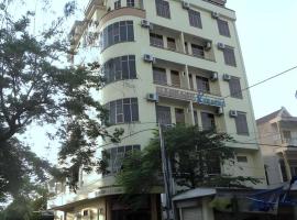 Ha Noi Quang Binh Hotel, hotell i Xóm Ðé