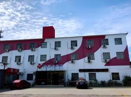 Thank Inn Hotel Hebei Baoding Qingyuan Bus Station، فندق في Qingyuan
