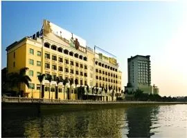 Riverside Hotel