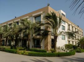 Quality Inn Palms, khách sạn ở Gandhidham