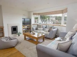 6 Knowle Court