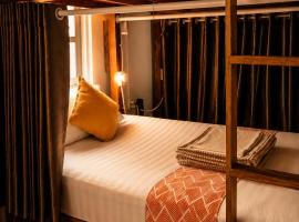 Happy Bear Hostel Phu Quoc, hotel i Phú Quốc