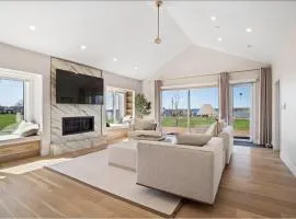 Brudenell Riverview Estate-luxury modern retreat in hi-end neighborhood