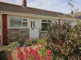 6 Bastion Close