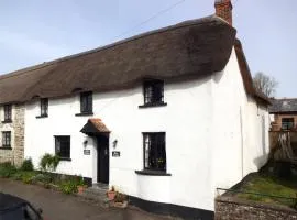 Hope Cottage - chocolate box thatch in Chittlehampton, North Devon
