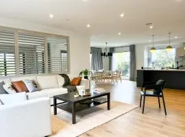 HERstel Mambourin Luxury Escape in Melbourne west