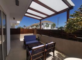 Sunny coast apartment by the sea, hotel Protarászban