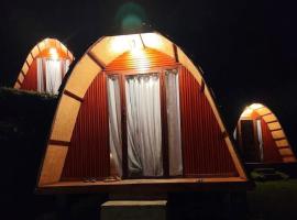 Giri Garden Sunset Glamping, hotel i Gitgit