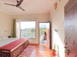 Aahista Stays- Mountain view homestay