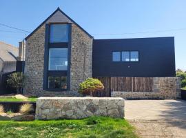 Villa les pepouzes - vue mer - jacuzzi- sauna, hotel i Plouescat