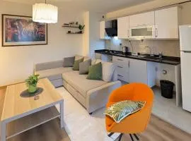 10 Mins to Takism - Central New Modern Flat