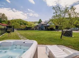 Villa Loti Apartment With Private Hot Tub
