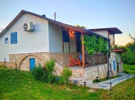 Kuća za odmor Veles, Hotel in Orahovica