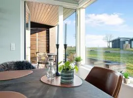 New Modern Holiday Home Near The Beach