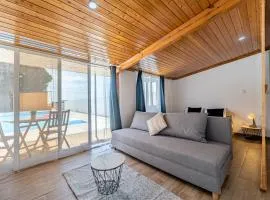 Wake up with the Sea Breeze- House with pool AP1