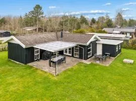 Newly Renovated Holiday Home 150 M From Fjord