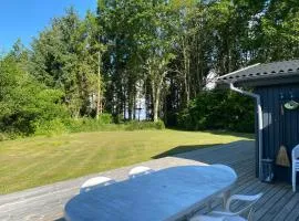 Idyllisches Sommerhaus Am Wasser