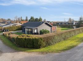 House With A Beautiful View Of The Sea And Bogø, hotel en Stubbekøbing