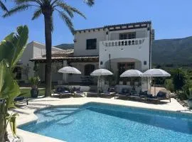Villa Enri . Boutique Villa & Optional Guesthouse