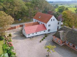Large Holiday Home By The Limfjord, hotel a Thyholm