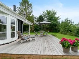 Summer Cottage With Jacuzzi And Sauna