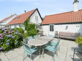Cozy Fishermans House Near The Sea