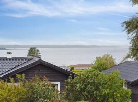 Family-Friendly House With A View Of The Fjord, hotelli Ølstedissä
