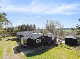 Pool House With Space For Relaxation, hotel i Bording Stationsby