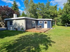 Cozy Summer House Near Beach And Nature, hotel v destinácii Bøtø By