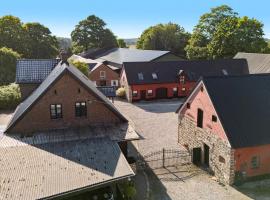 Lovely House With Pool Near Charming Aarhus, hotel a Hasselager