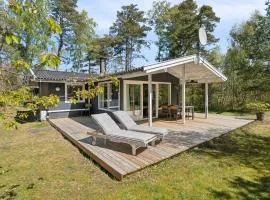 Lovely Family Cottage Near Child-Friendly Beach