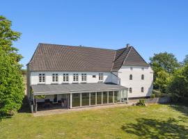 Large Holiday Home Near Tønder, מלון בטונדר