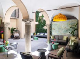 REGO APARTMENTS - Boutique Aparthotel with some off-site apartments in a Charming Historic District close to Upper Town, hotel i Bergamo